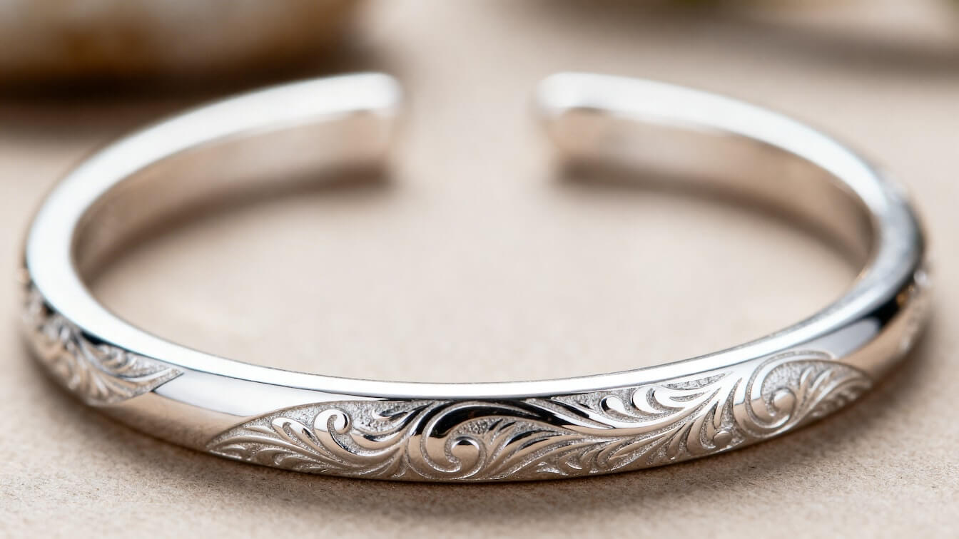 A high-quality 925 sterling silver bracelet