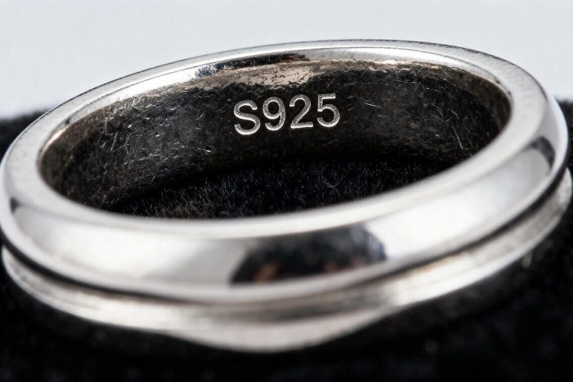 A high-quality 925 sterling silver ring